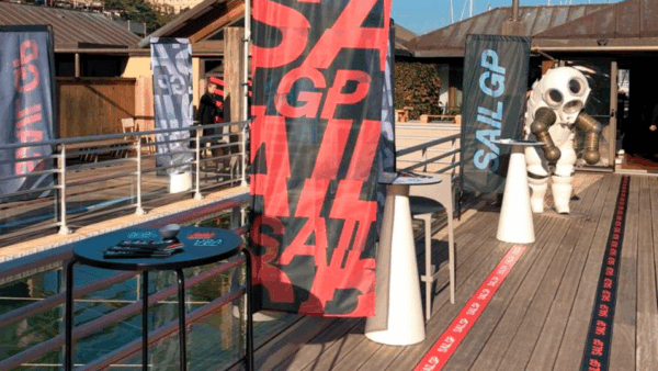 Oriflamme Beach flag