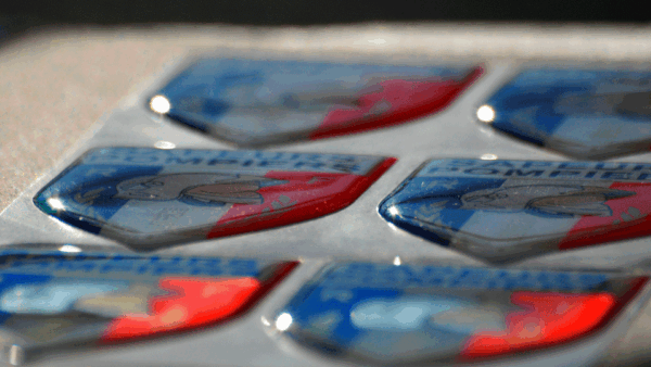 Doming adhésif étiquette