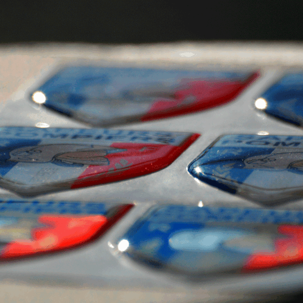 Doming adhésif étiquette