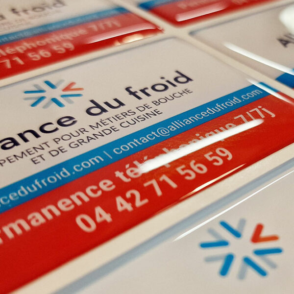 étiquette adhésive doming